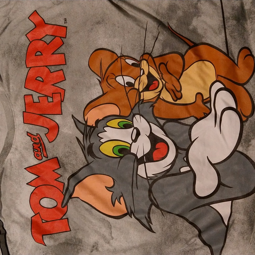 🦋🦋🦋FREEBIE WITH A $25 ORDER🦋🦋🦋🦋 Tom & Jerry T-shirt